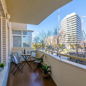 Wintowinrentals Teatinos, Metro, Free Parking & Pool. Apartamento